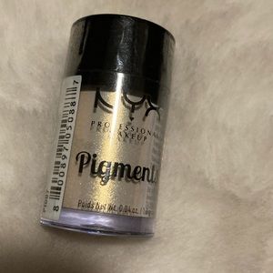 NYX Gold Pearl eyeshadow pigment